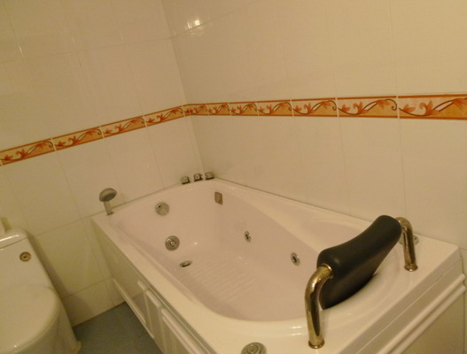 BathroomwithJaccuzi BOOKING