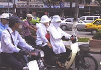 Travelers with Ho Chi Minh City 3 day stopover tour